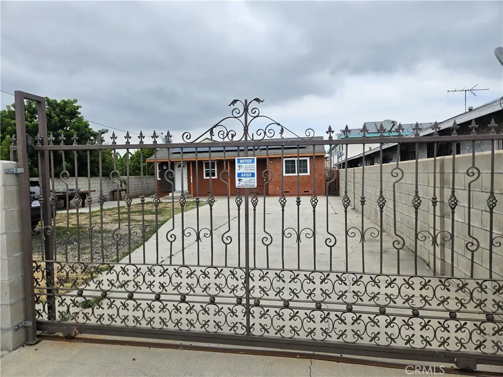 4921 W 104th St, Inglewood, CA 90304 - #1