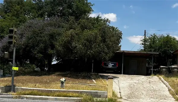 2200 College Avenue, Bakersfield, CA 93306