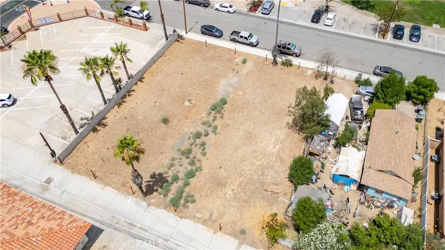 125 E 10th St, Perris, CA 92570 - #3