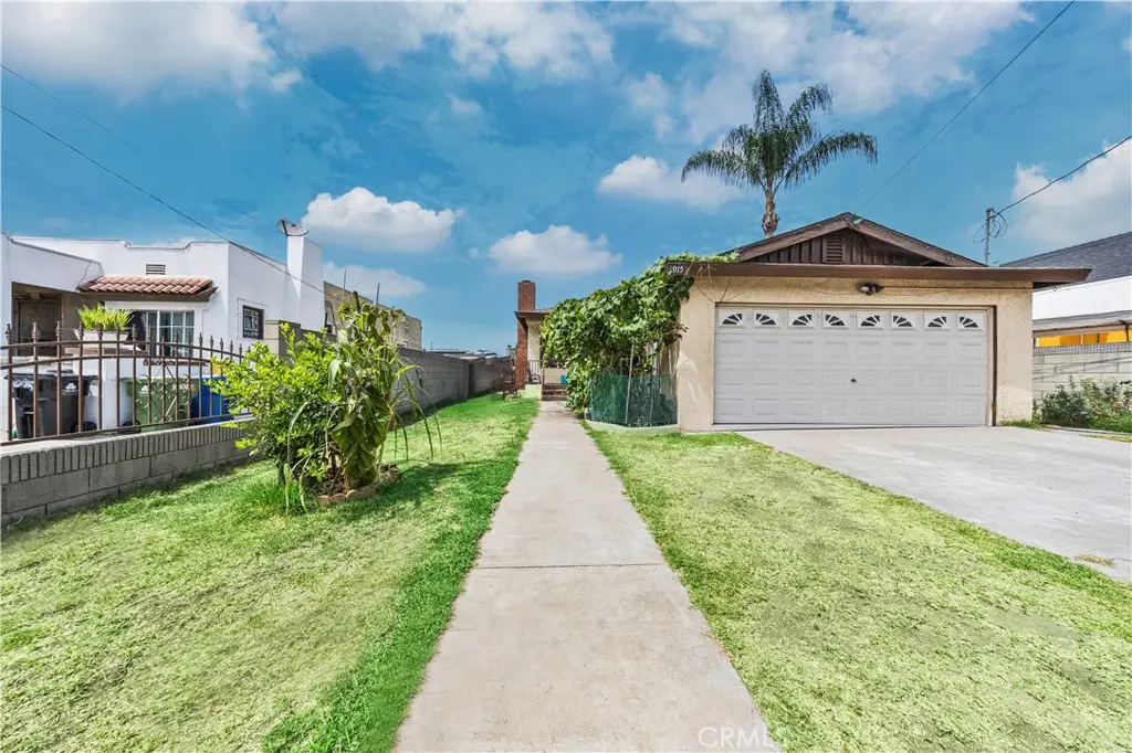915 E 41st, Los Angeles, CA 90011 - #1