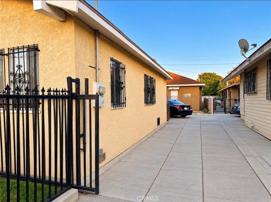 4267 Menlo, Los Angeles, CA 90037 - #2