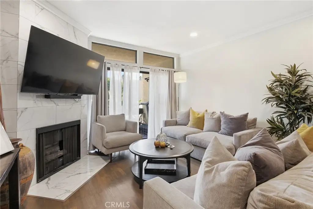 729 S Hobart Boulevard #11, Los Angeles, CA 90005 - #1