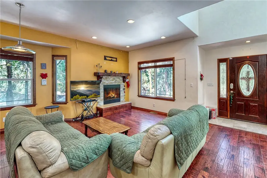 319 Triangle Nook Road, Cedarpines Park, CA 92322 - Image #3