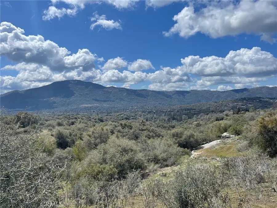 35 Miami Highlands, Oakhurst, CA 93644 - Image #2