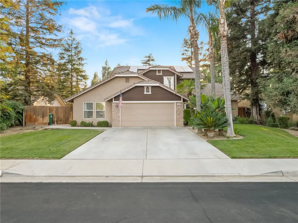 195 N Kings Drive, Reedley, CA 93654 - Image #1