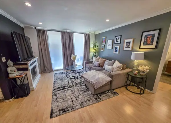 5429 Newcastle Avenue #211, Encino, CA 91316