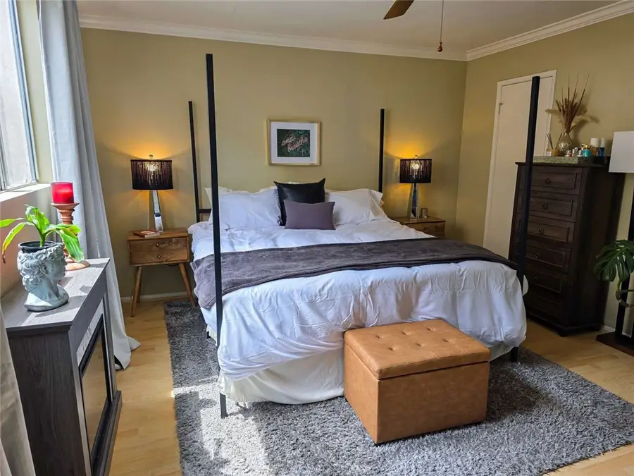 5429 Newcastle Avenue #211, Encino, CA 91316 - #2