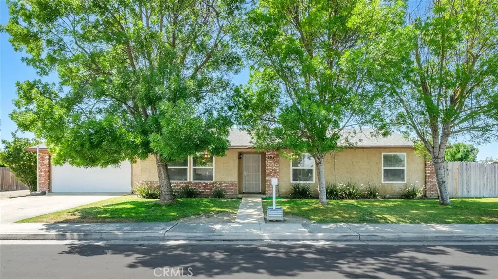 991 7th Avenue Drive, Kingsburg, CA 93631 - #1