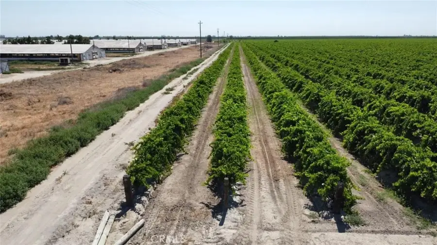 1 S Plumas Avenue, Kerman, CA 93630 - #3