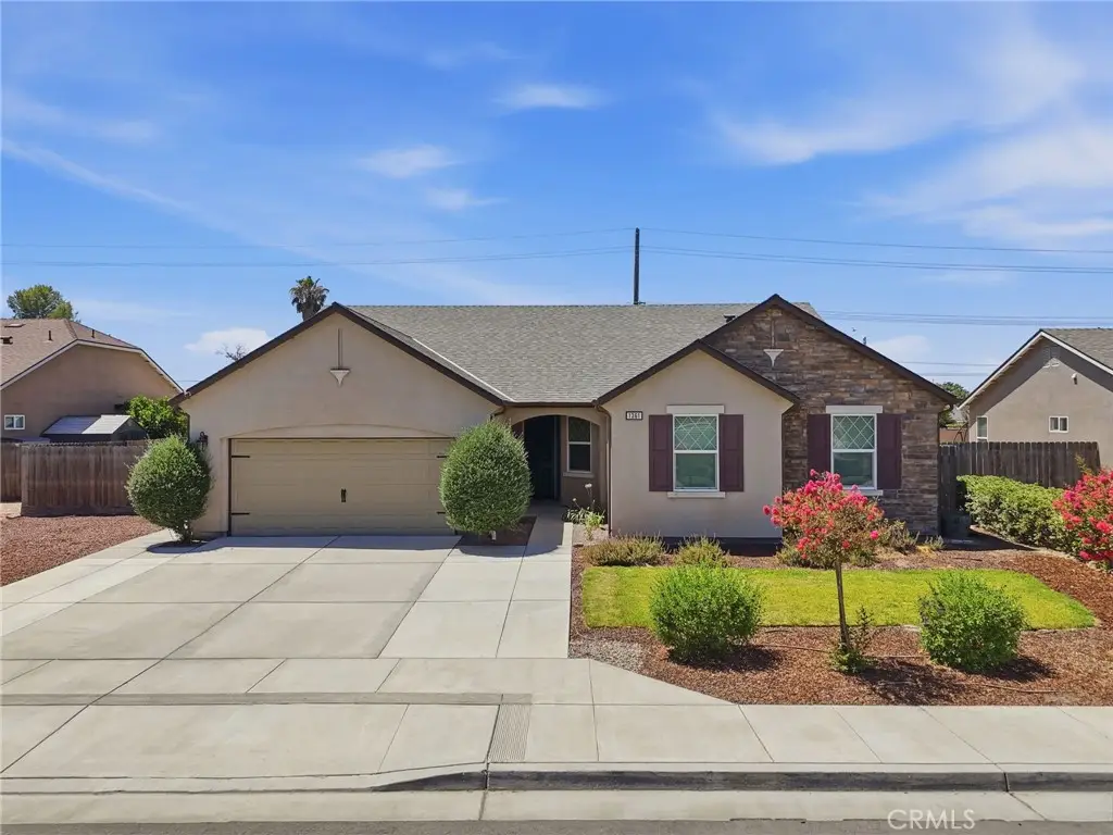 1361 Hoover Way, Hanford, CA 93230 - #1