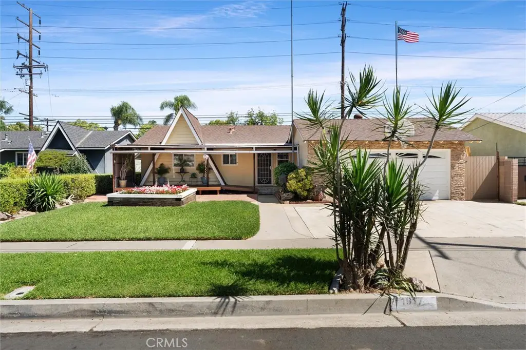 1917 W Flora St, Santa Ana, CA 92704 - #1