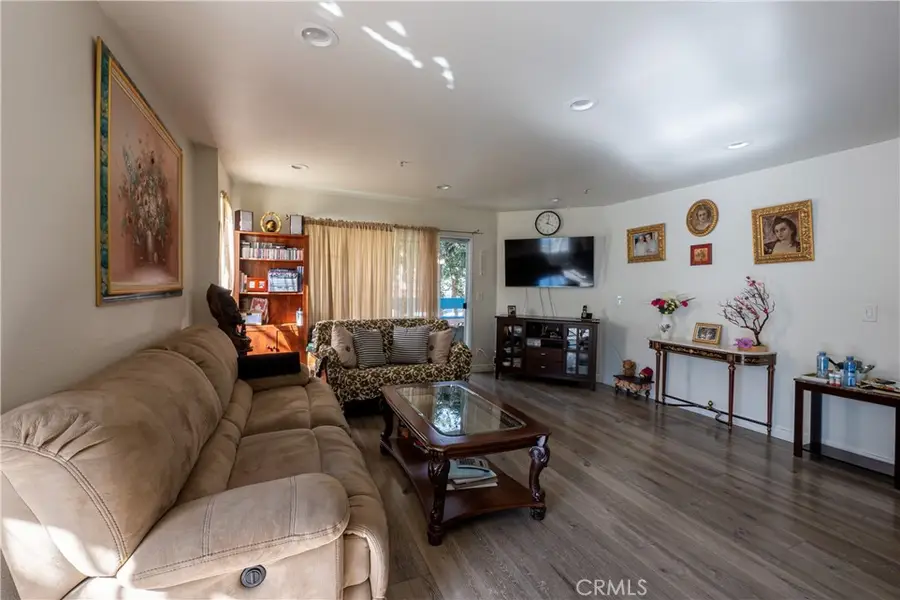 345 N Kenwood Street #104, Glendale, CA 91206 - Image #3