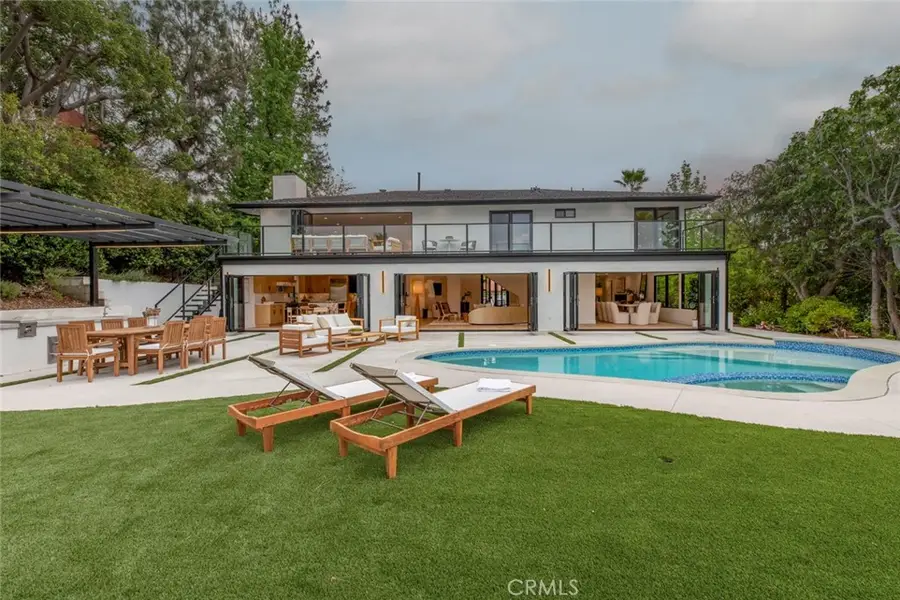 18101 Green Meadow Drive, Encino, CA 91316 - Image #2