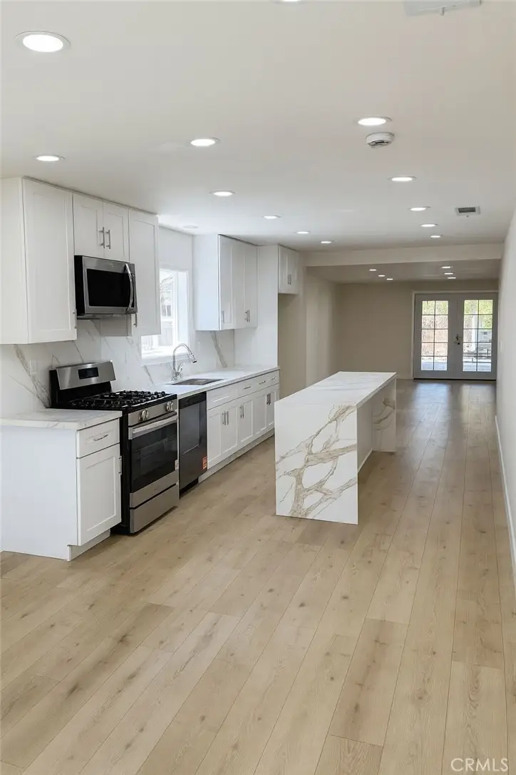 11753 Blythe Street, North Hollywood, CA 91605 - Image #2