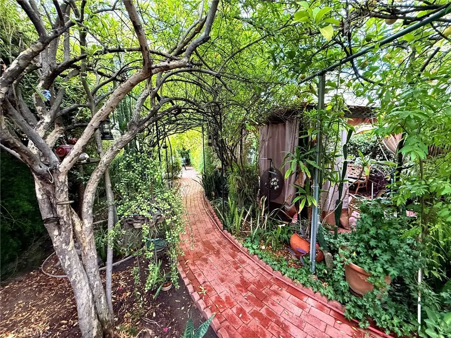 529 Naranja Drive, Glendale, CA 91206 - Image #3