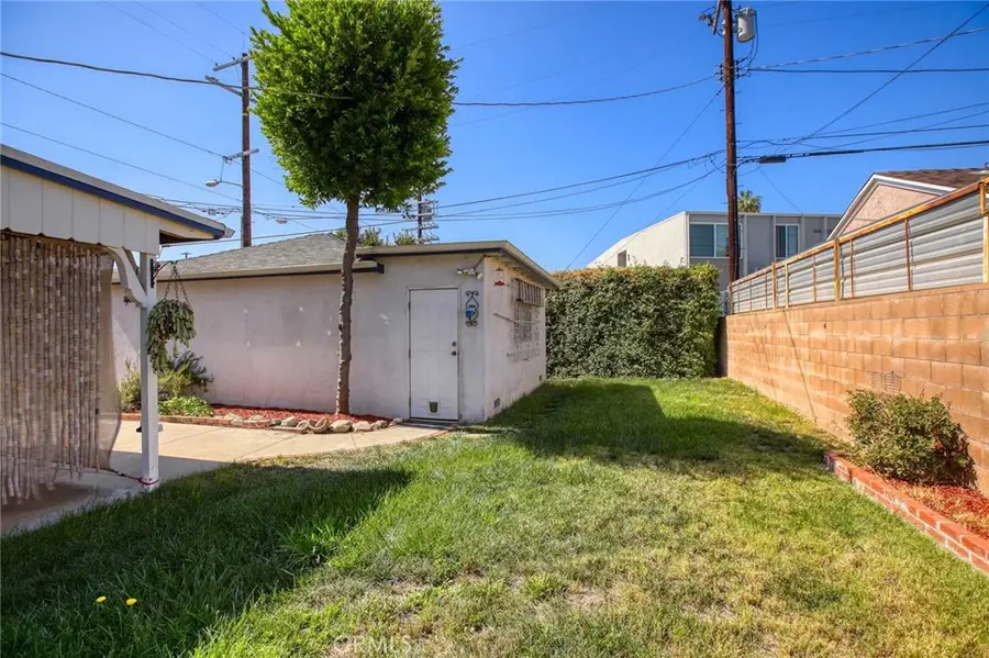 6903 Halbrent Avenue, Van Nuys, CA 91405 - Image #3