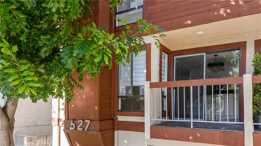 527 E Elmwood #B, Burbank, CA 91501 - Image #2