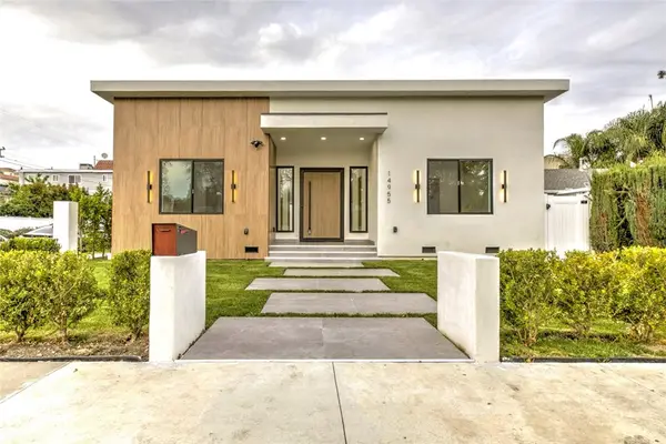 14955 Hartsook, Sherman Oaks, CA 91403