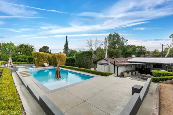 19943 Oxnard, Woodland Hills, CA 91367