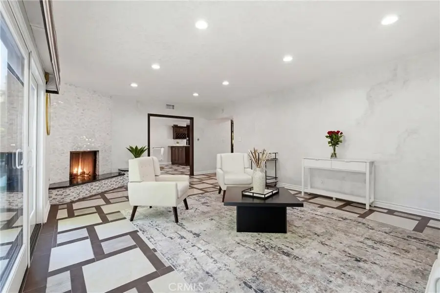 5836 Winnetka Avenue, Woodland Hills, CA 91367 - #3