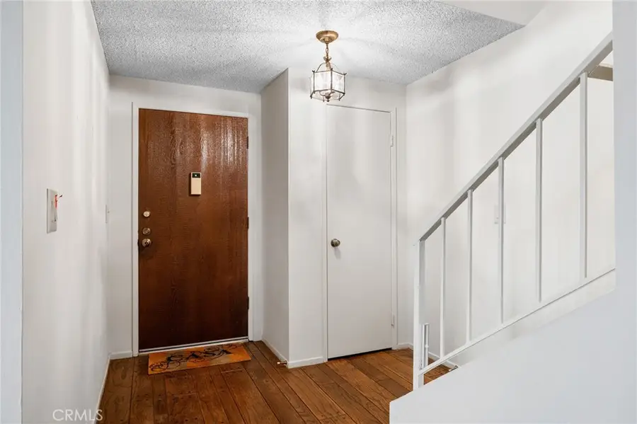 9555 Via Venezia, Burbank, CA 91504 - #2