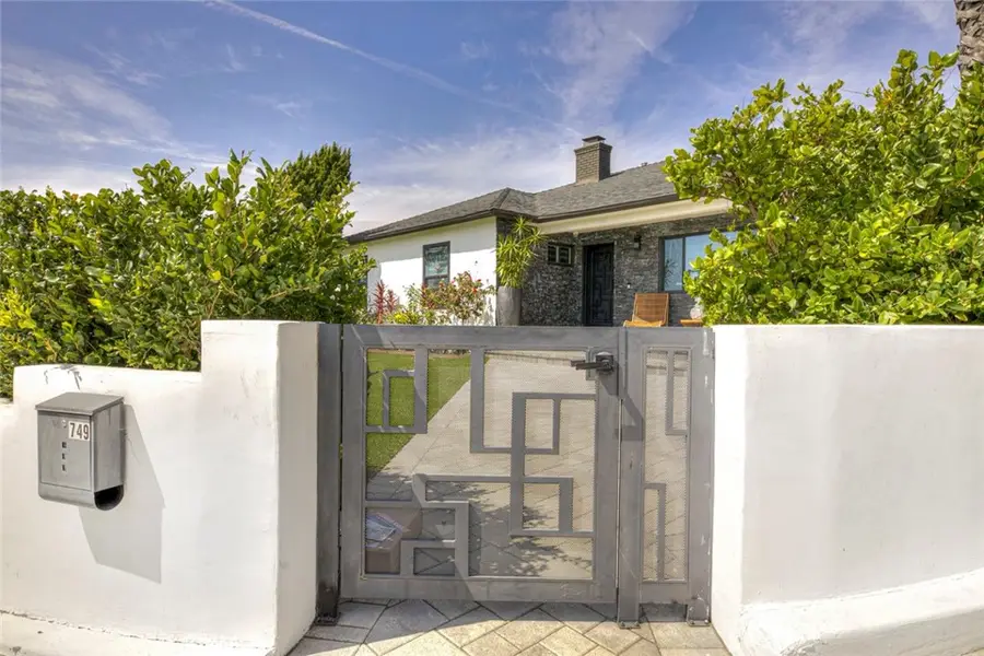 749 Stanford Road, Burbank, CA 91504 - #2