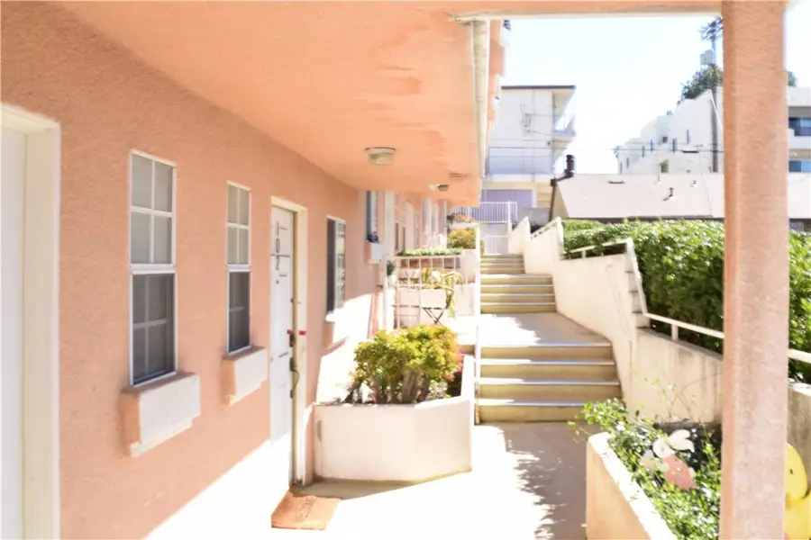 10128 Hillhaven, Tujunga, CA 91042 - #2