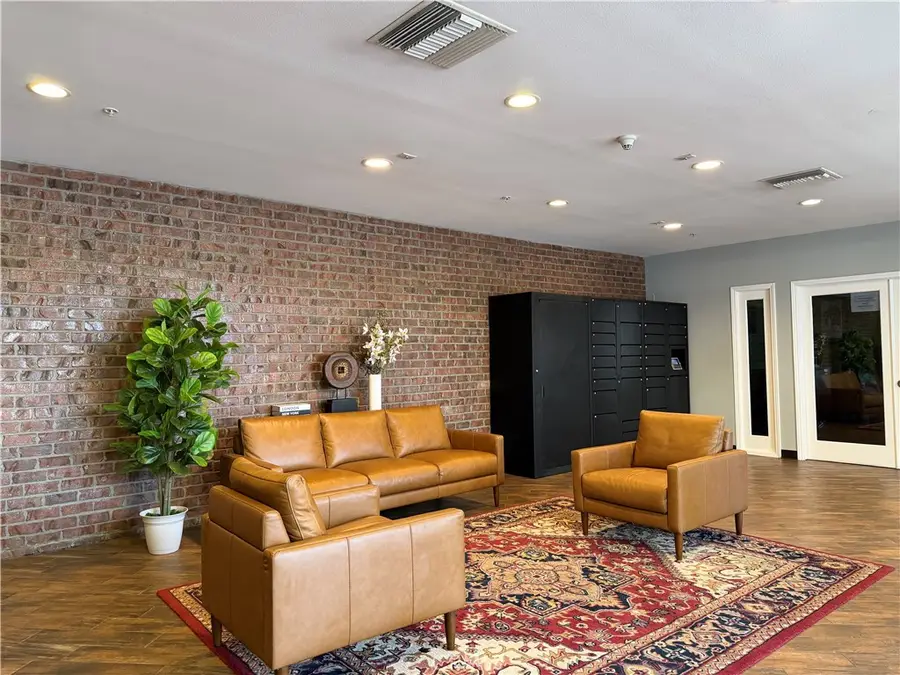 3740 Santa Rosalia Road #Unit 425, Los Angeles, CA 90008 - #2