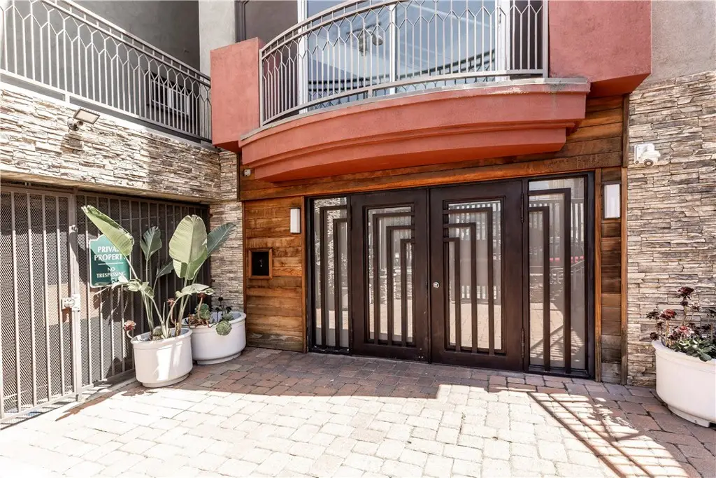 11124 Burbank Boulevard #101, North Hollywood, CA 91601 - #1