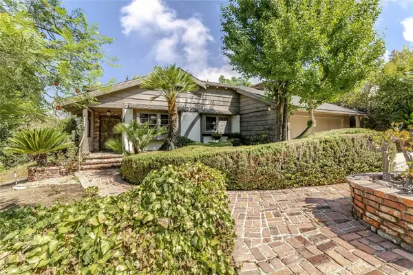 3853 Eureka Drive, Studio City, CA 91604