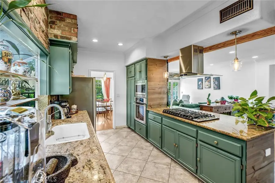 28314 Easton, Saugus, CA 91350 - #3