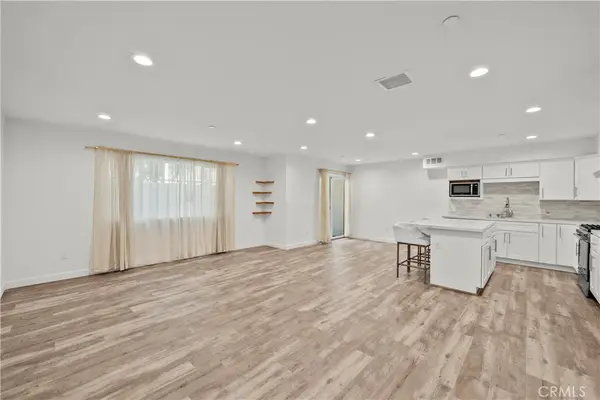9104 Burnet, North Hills, CA 91343