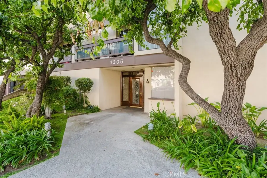 1305 N Columbus Avenue #204, Glendale, CA 91202 - #2