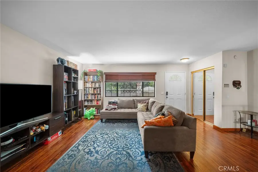 7130 Glade Avenue #J, Canoga Park, CA 91303 - #3
