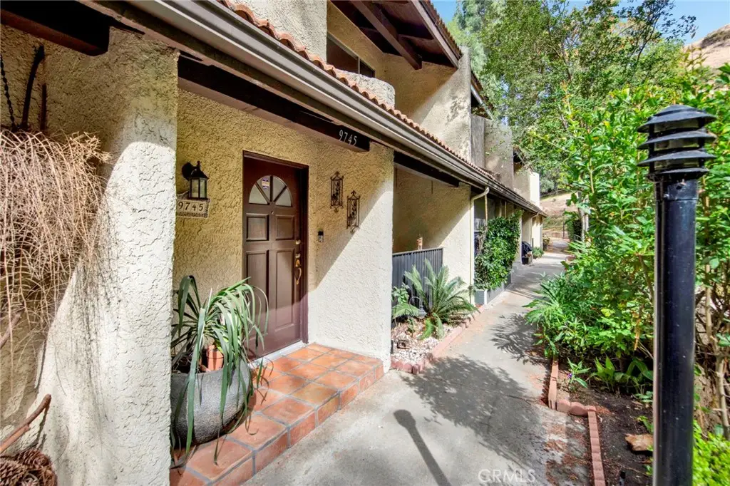 9745 Via Roma, Burbank, CA 91504 - #1