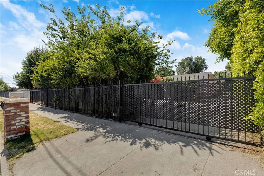 19000 Strathern, Reseda, CA 91335 - #2
