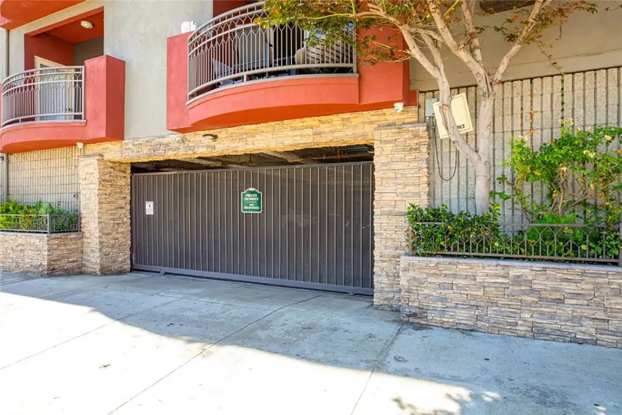 11124 Burbank Boulevard #101, North Hollywood, CA 91601 - #3