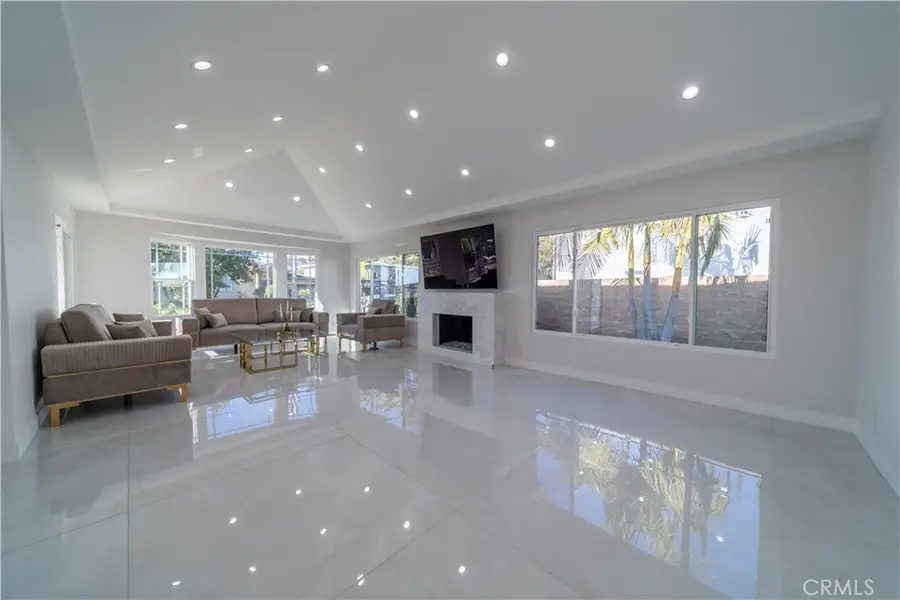 902 E Walnut Avenue, Burbank, CA 91501 - #3