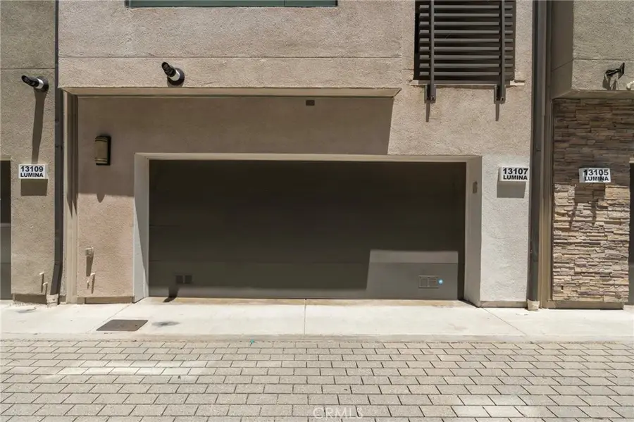 13107 W Lumina Way, Valley Glen, CA 91401 - #2