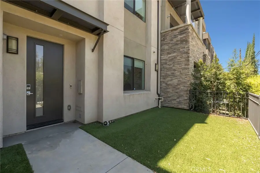 13107 W Lumina Way, Valley Glen, CA 91401 - #3