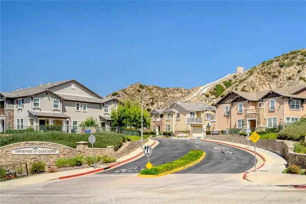 16739 Nicklaus Drive #25, Sylmar, CA 91342