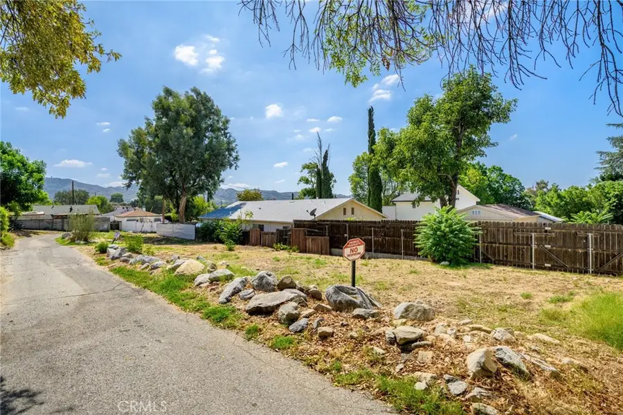 7701 W Forsythe Street, Tujunga, CA 91042 - #2
