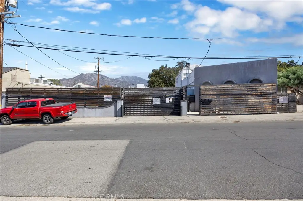 10446 Scoville, Sunland, CA 91040 - #1