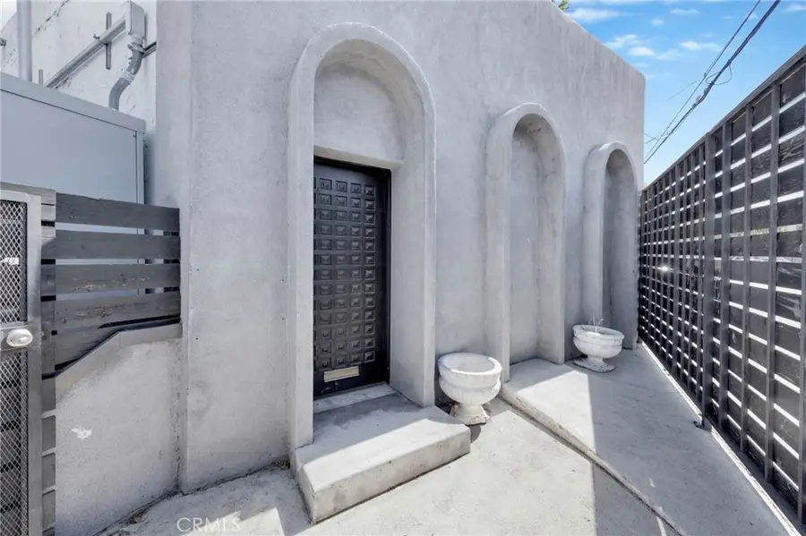 10446 Scoville, Sunland, CA 91040 - #3