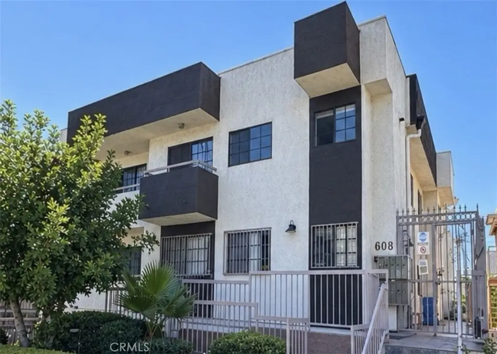 608 Glenwood Road, Glendale, CA 91202 - #1