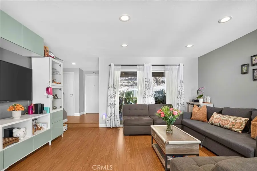 9759 Via Roma, Burbank, CA 91504 - #3