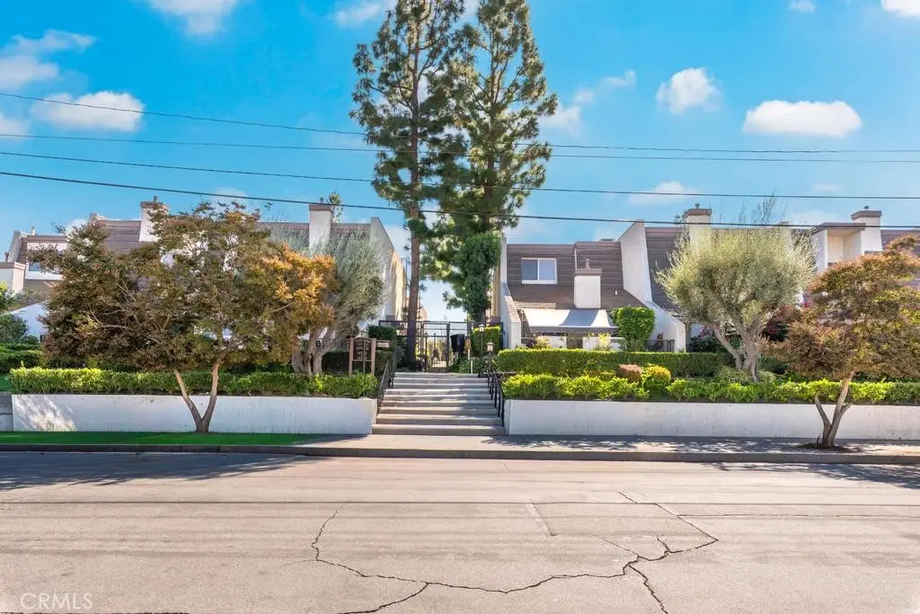 18340 Collins #D, Tarzana, CA 91356 - #1