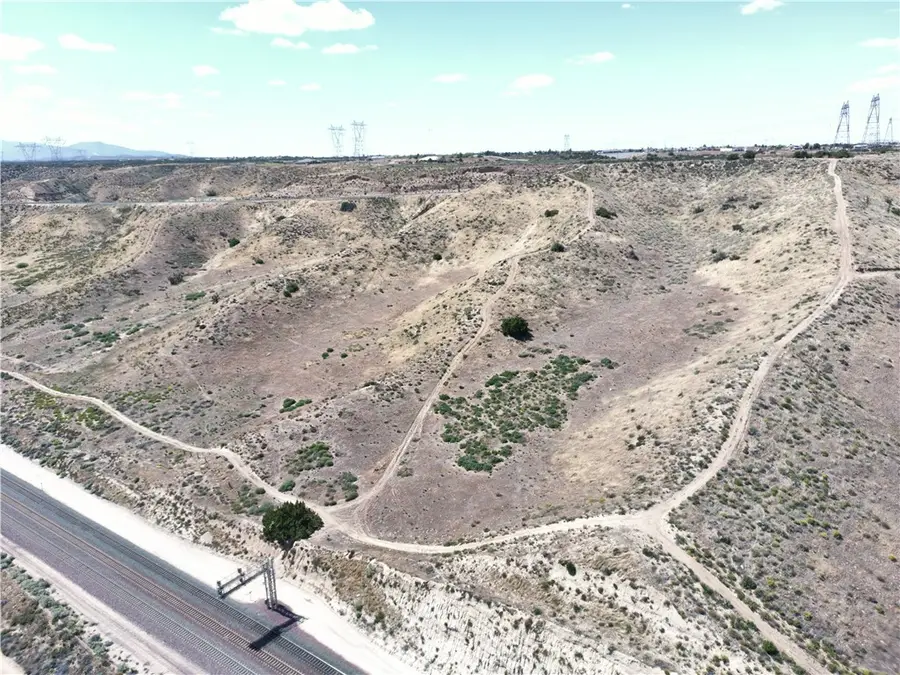 25 Summit Valley Road, Oak Hills, CA 92344 - Image #3