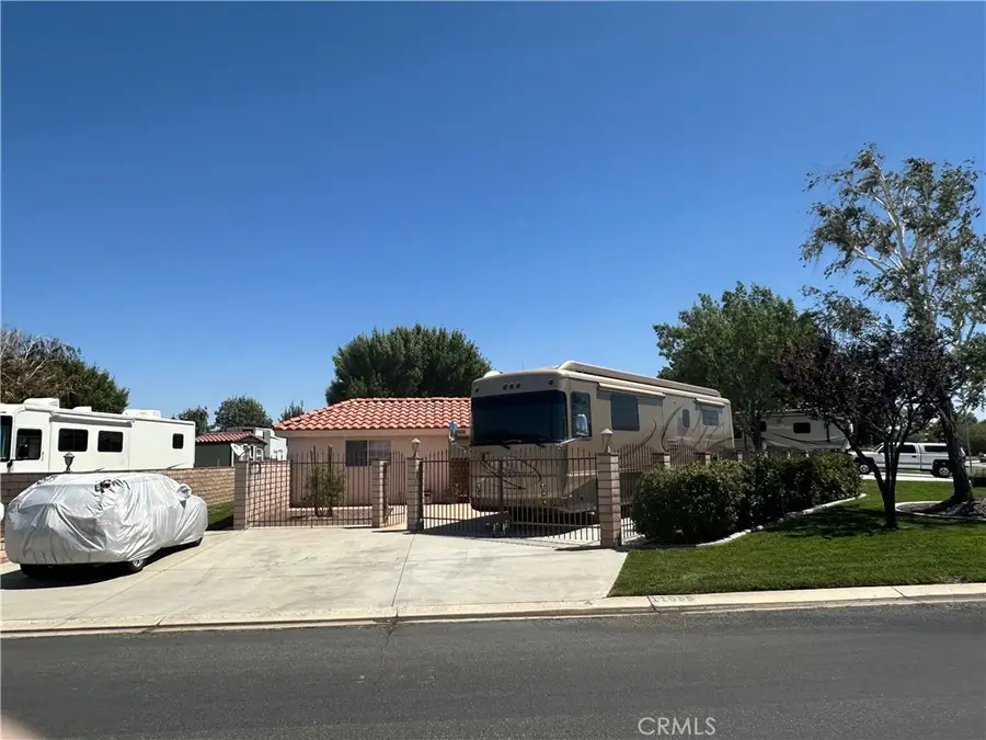 11555 Wedgewood Drive, Apple Valley, CA 92308 - Image #2