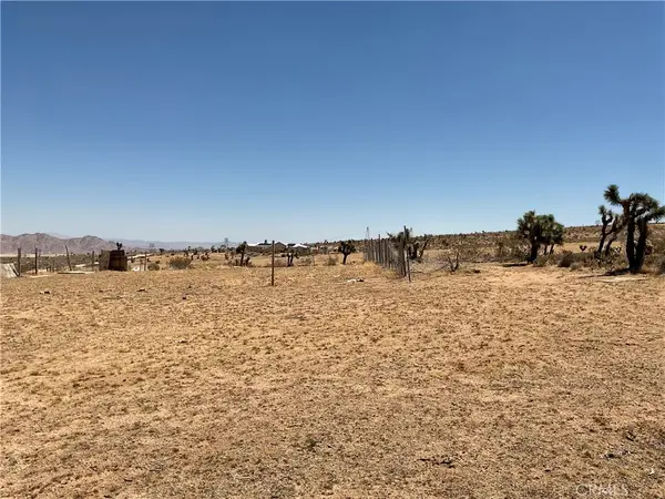 1 Luna Mountain Road, Apple Valley, CA 92308